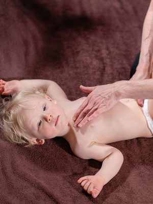Массаж спины ребенка 1 год thumbnail