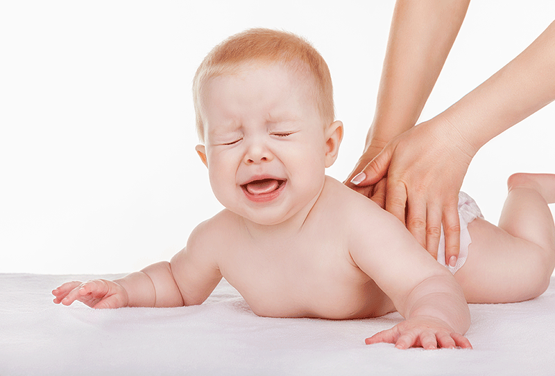 Ребёнок плачет во время массажа